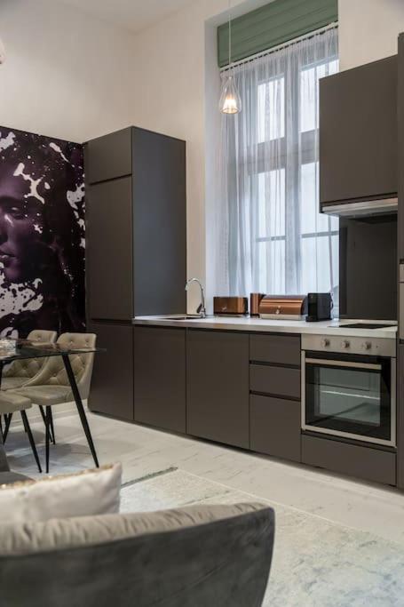 Premium Apartment By Hi5-King Street'S Luxury Budapest Exterior photo